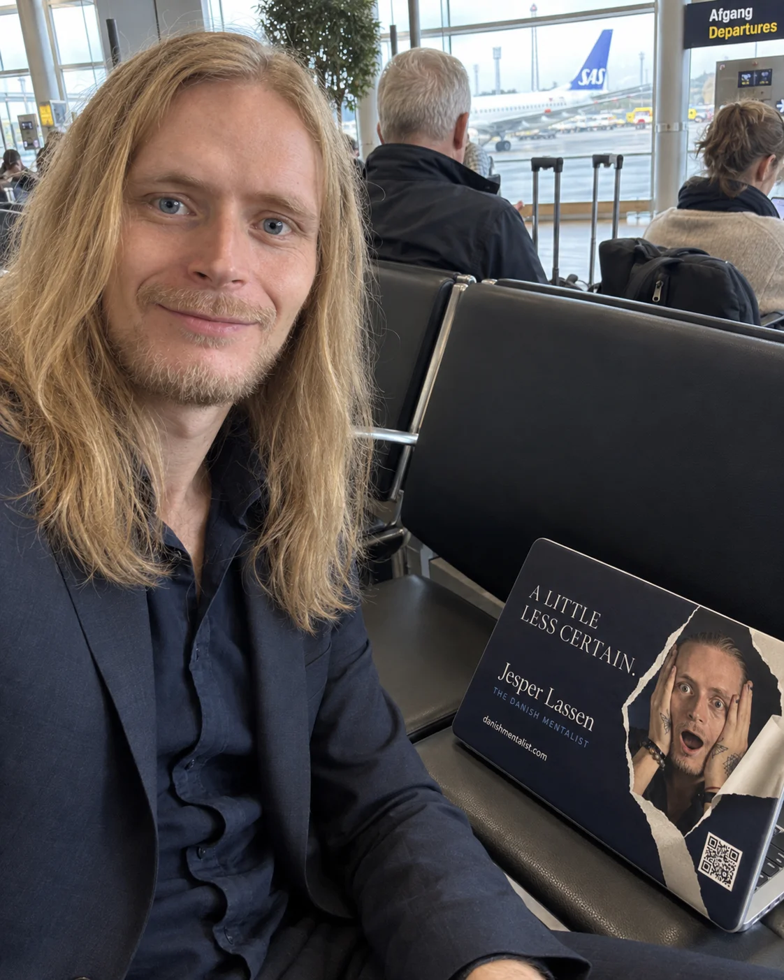 Jesper, StoryLid's founder, with his laptop